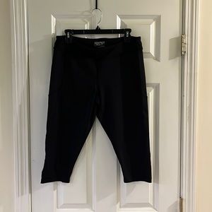 Patagonia workout Capris with cell pockets